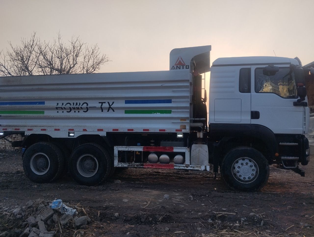Yangi HOWO 2023 – 33,000 km  Zo'r narx  | Ideal Holatda!