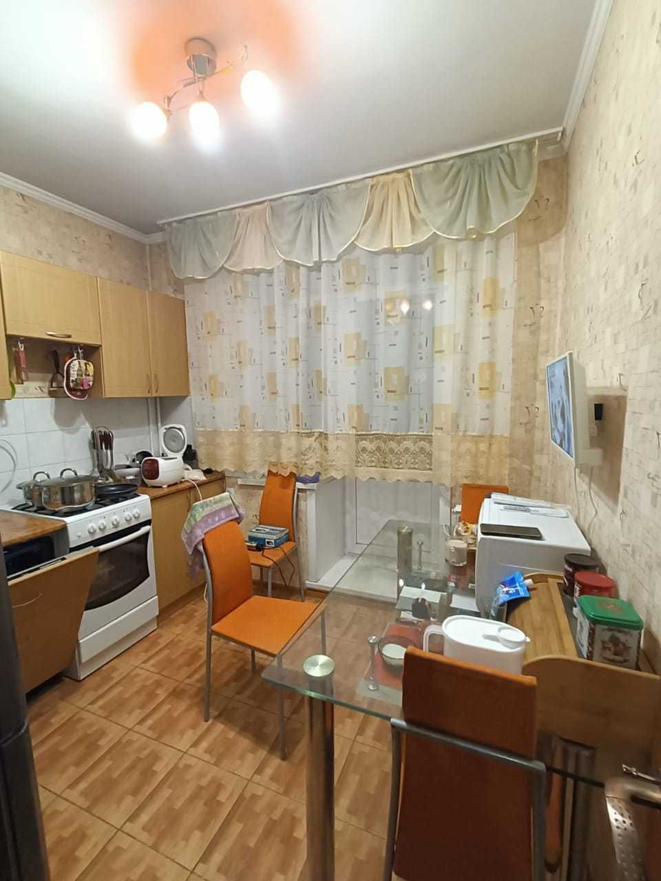 Продам 2к кв в кирпичном доме р-н р-к Евразийский!!!