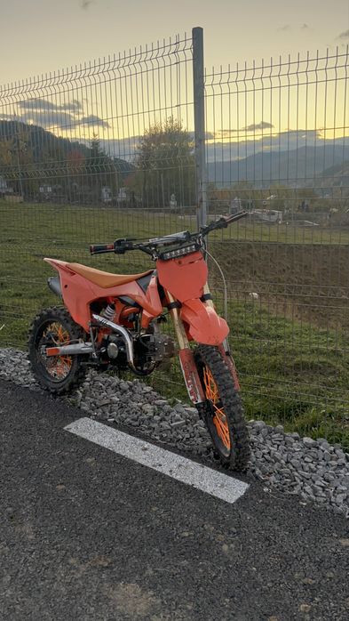 Vand cross ultra 125 cc ca nou