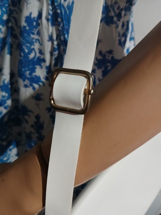 Бяла чанта на Zara