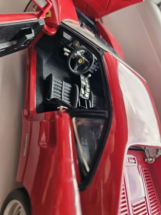 Hotwheels Ferrari 288 gto 1/18