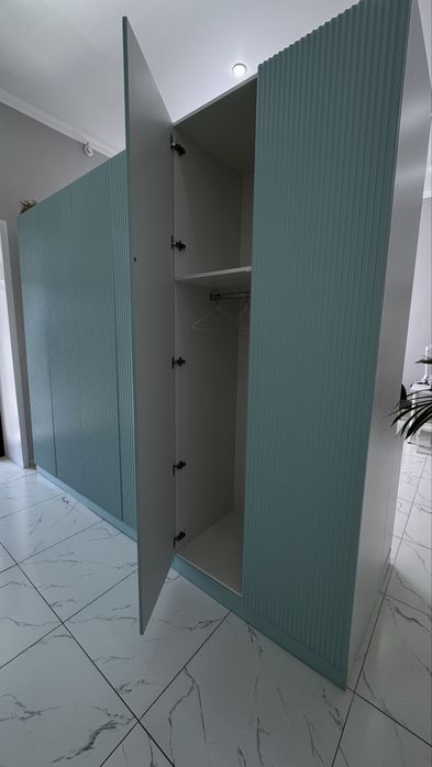 Продаю шкаф и ресепшен