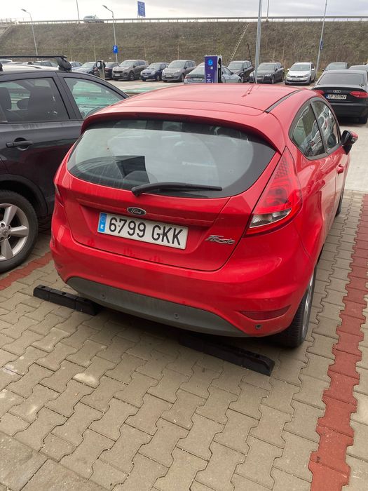 Vând Ford Fiesta