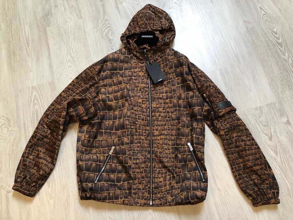 Versace geaca fas M-L sau 48 italy, autentica, retail price 2200 euro