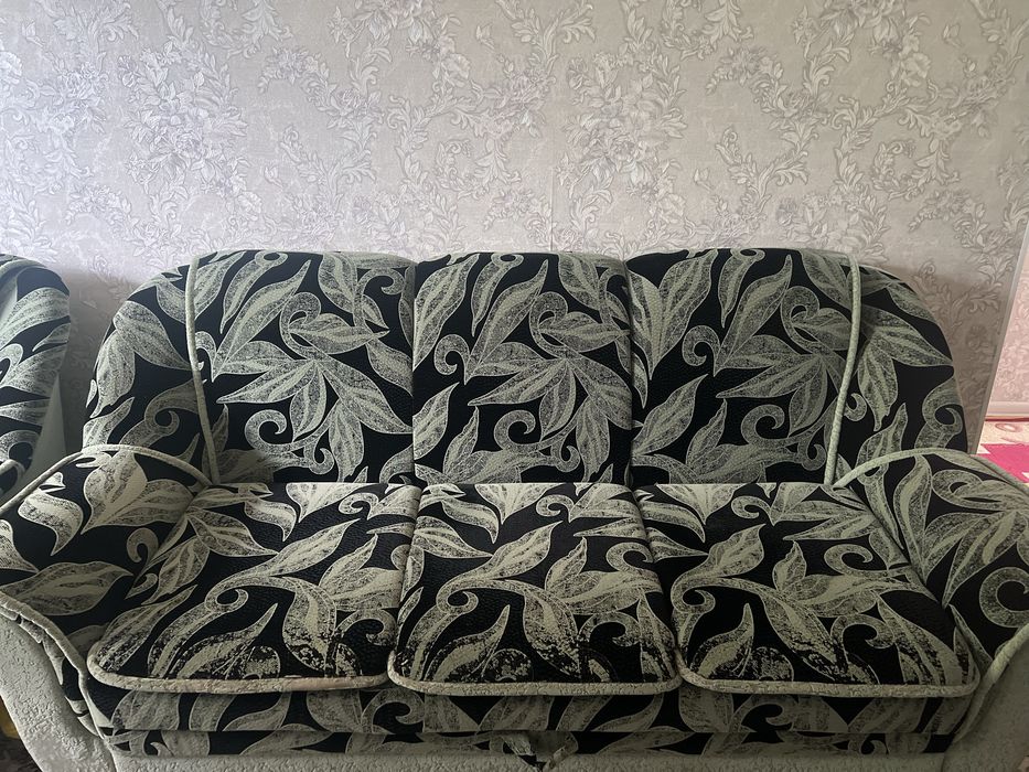 Продам Диван, мини диван , кресло  в хорощем состояний