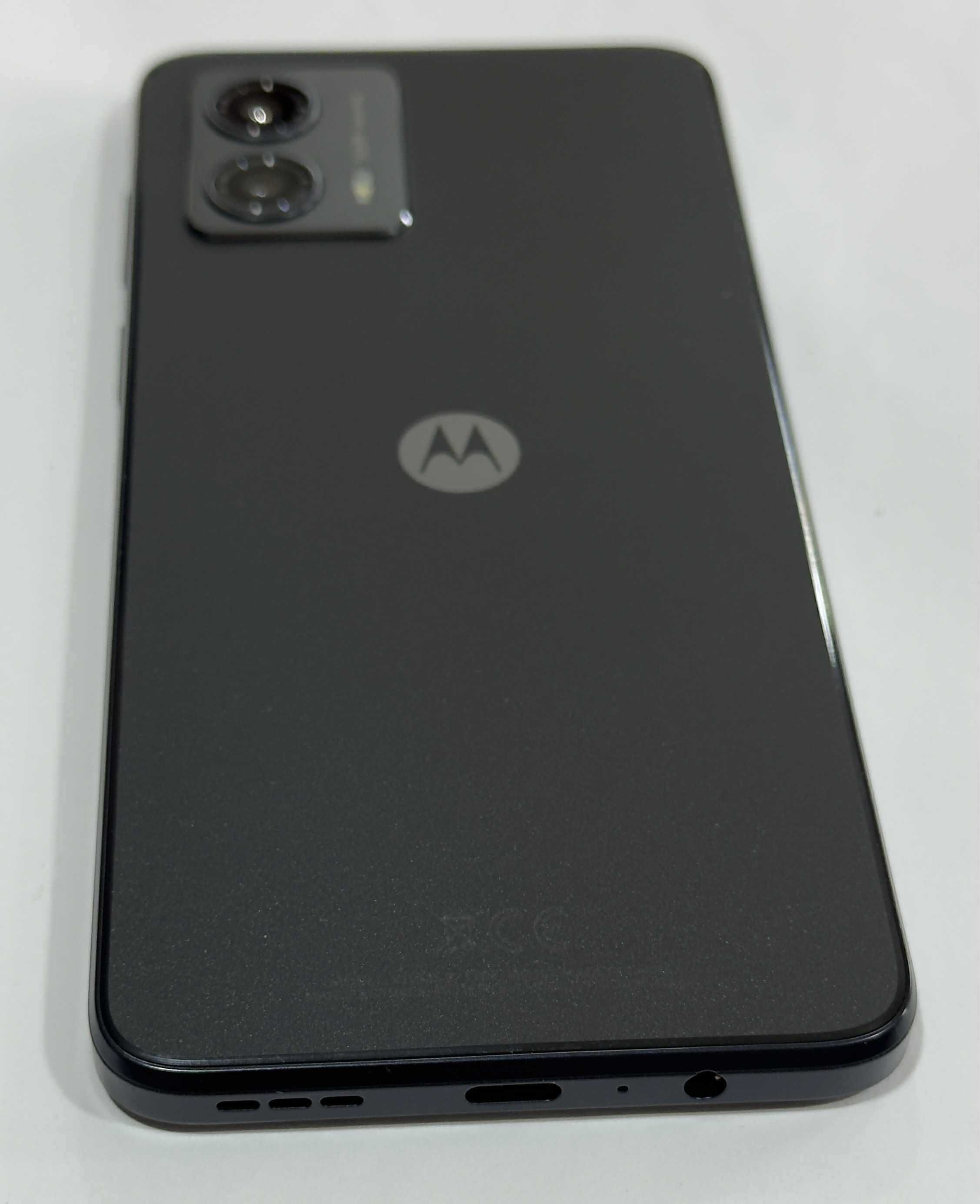 Продавам Motoroga G53 5G 128/4gb с гаранция.