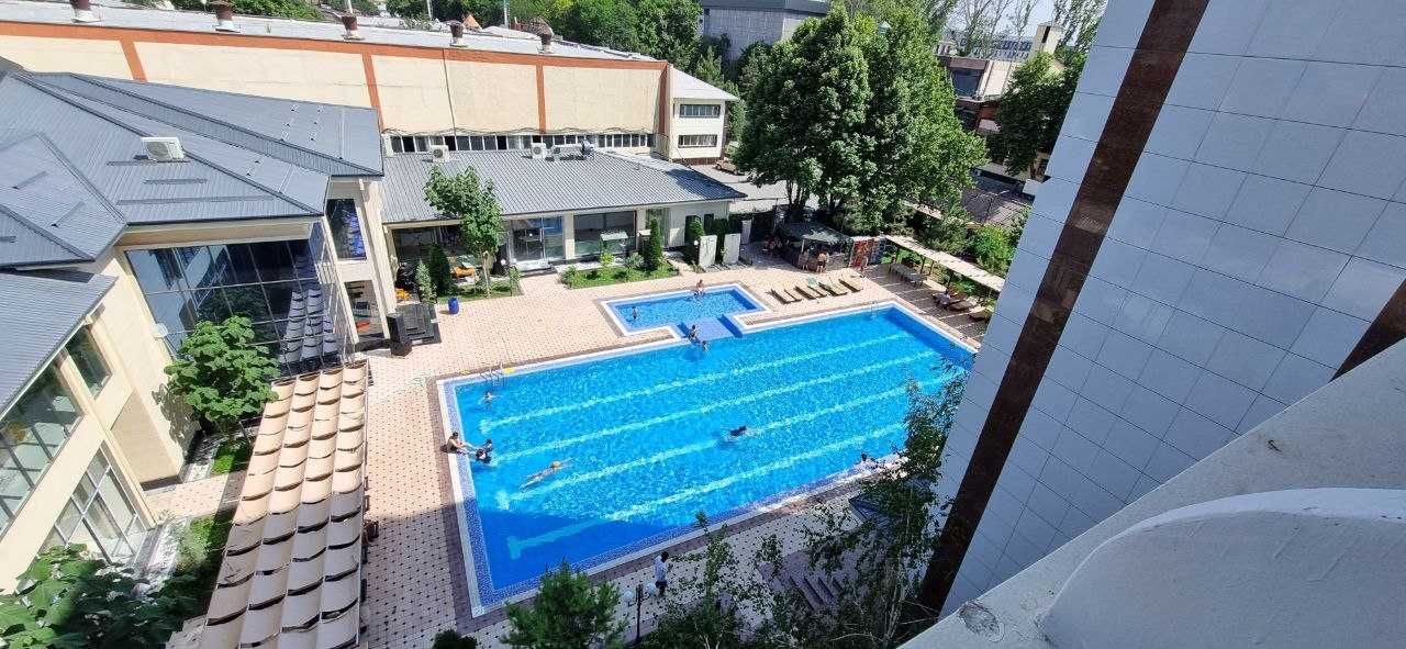 Бассейн в "Hotel Ziyorat Luxury"