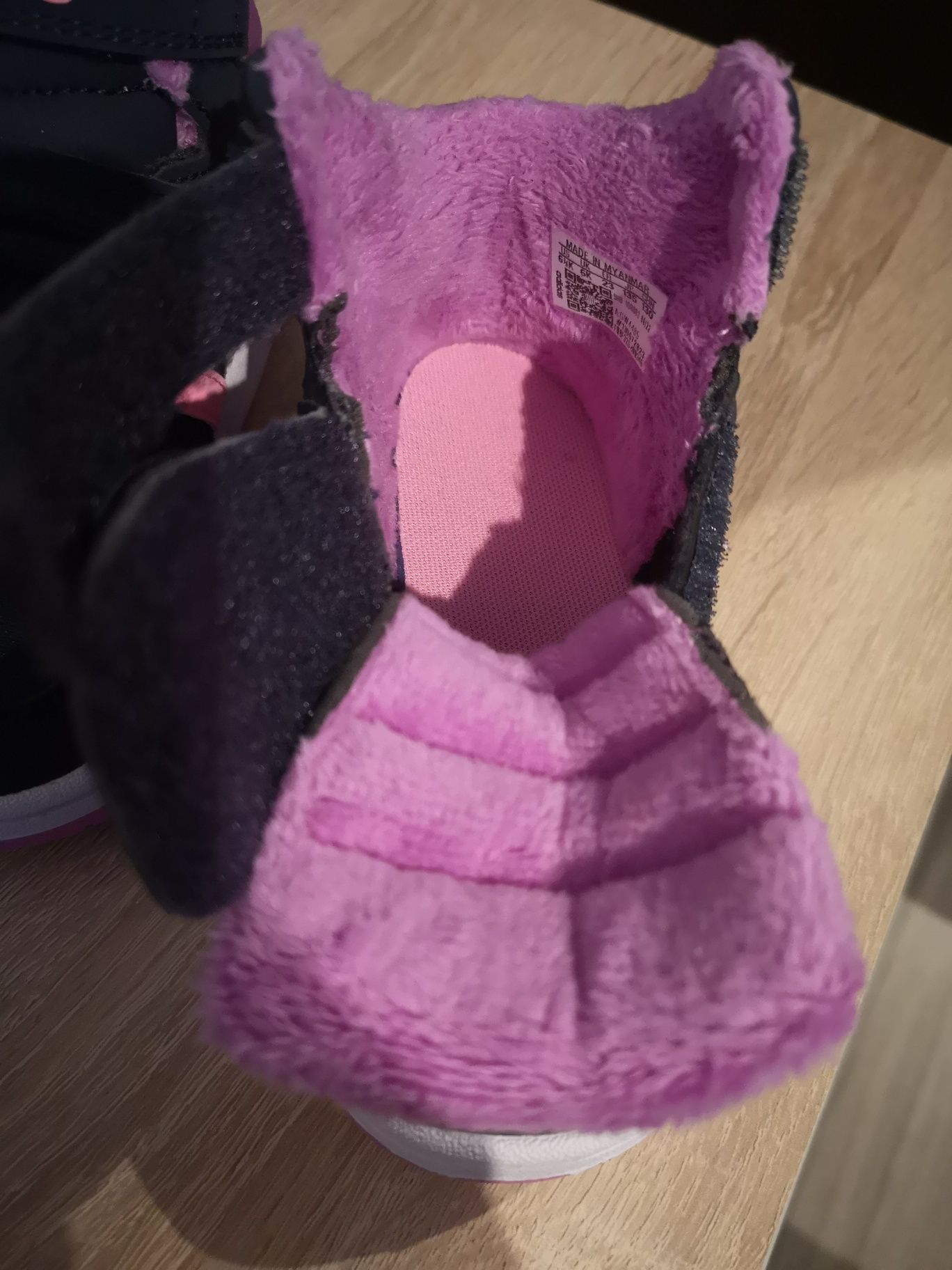 маратонки Adidas  23