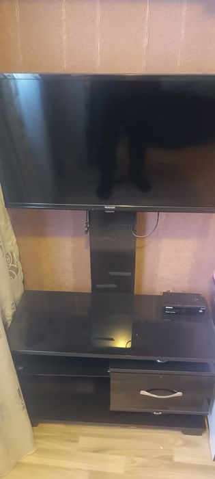 Телевизор и подставка