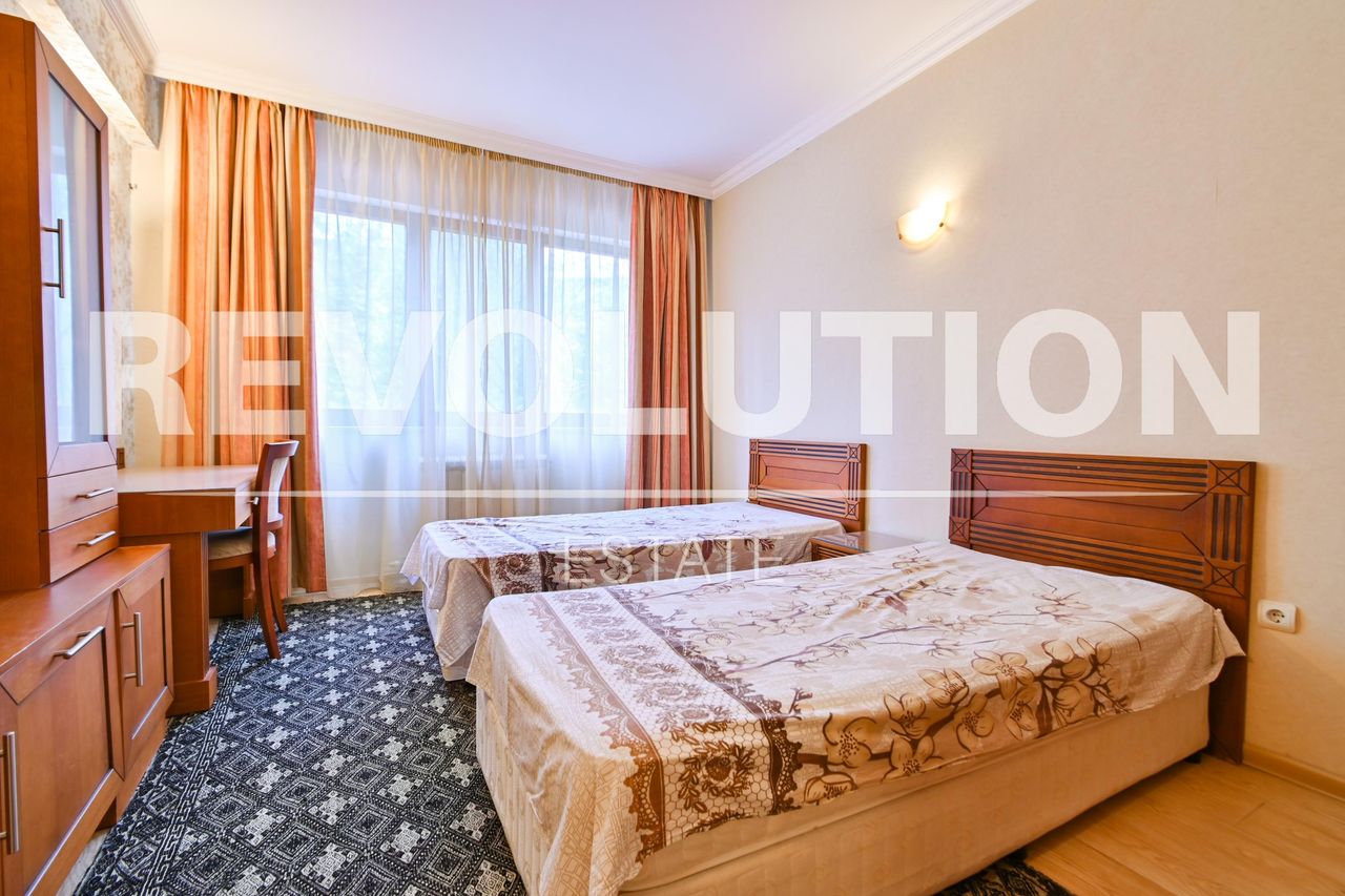 Дава се под наем Тристаен апартамент в София, Витоша - 130 кв.м за 980 € - Снимка #8