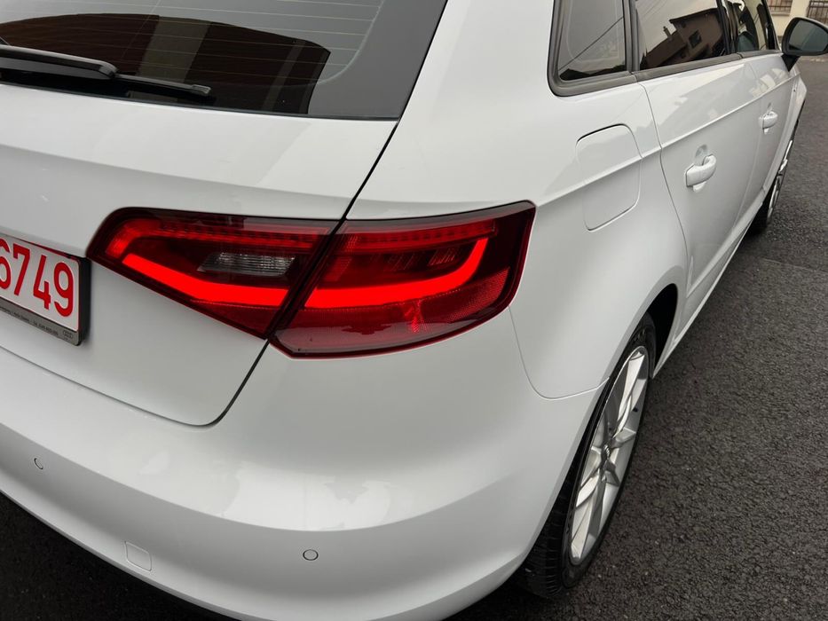 Audi A3 1.4 benzina 125cp ALB PERLAT navigatie mare Impecabilă