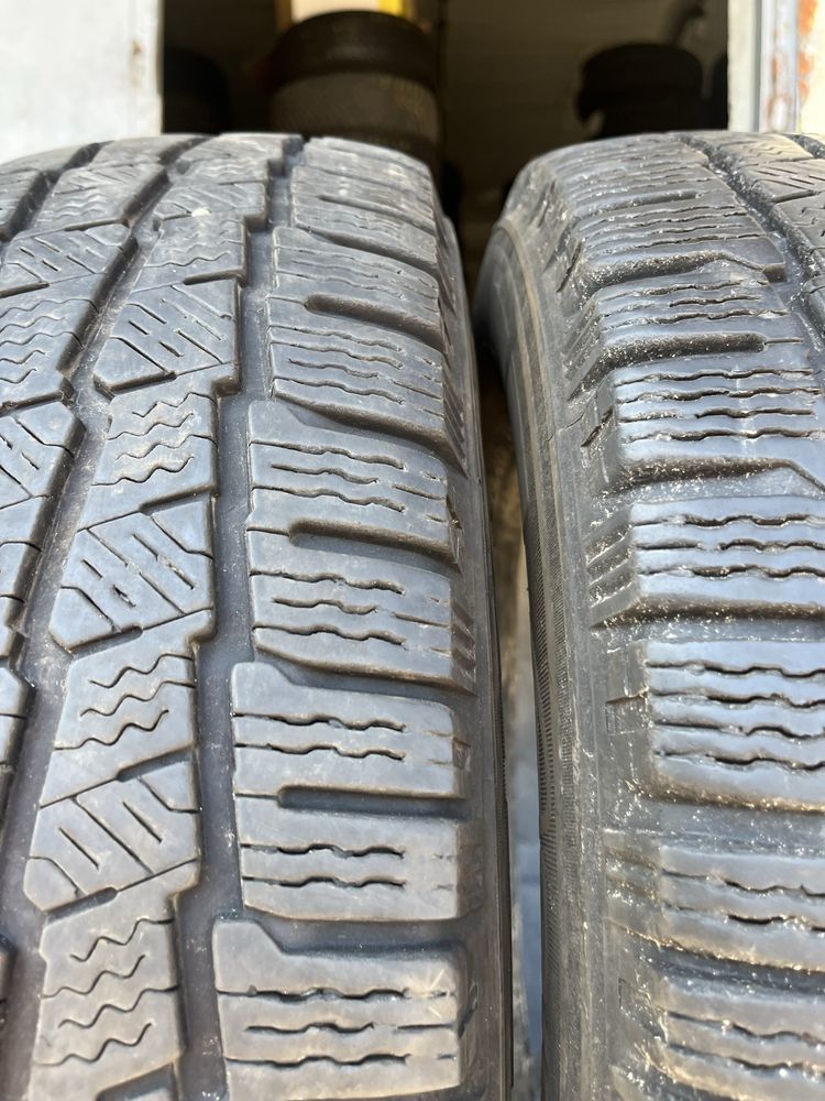 2 бр. гуми за бус 215/70/15C Michelin DOT 2822 6 mm