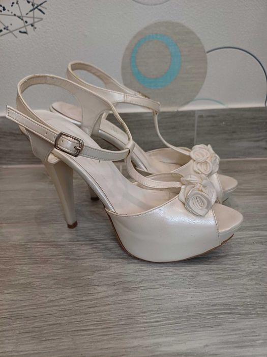 Pantofi cu toc Mireasa