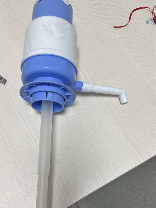 Продам механическую помпу для бутилированной воды.