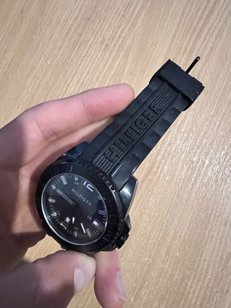 Часовник Tommy Hilfiger