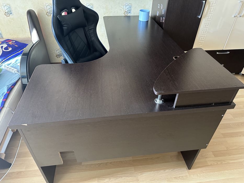 Стол и Полки