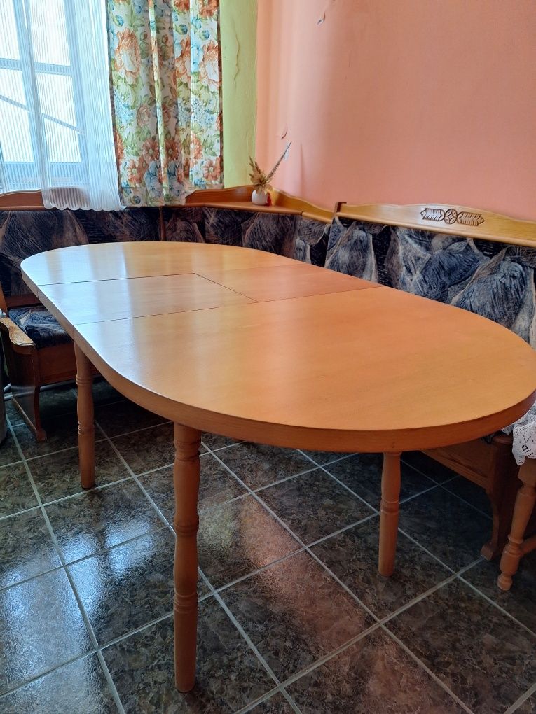 Дървена маса със 3 стола