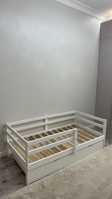 Детская кровать из березы