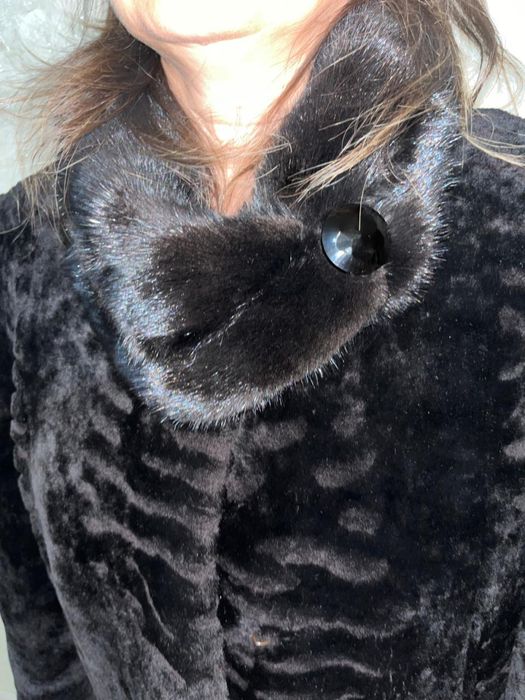 Продам шубу! Срочно, мутон с норковым воротником!