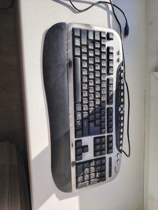 Продам монитор и клавиатуру