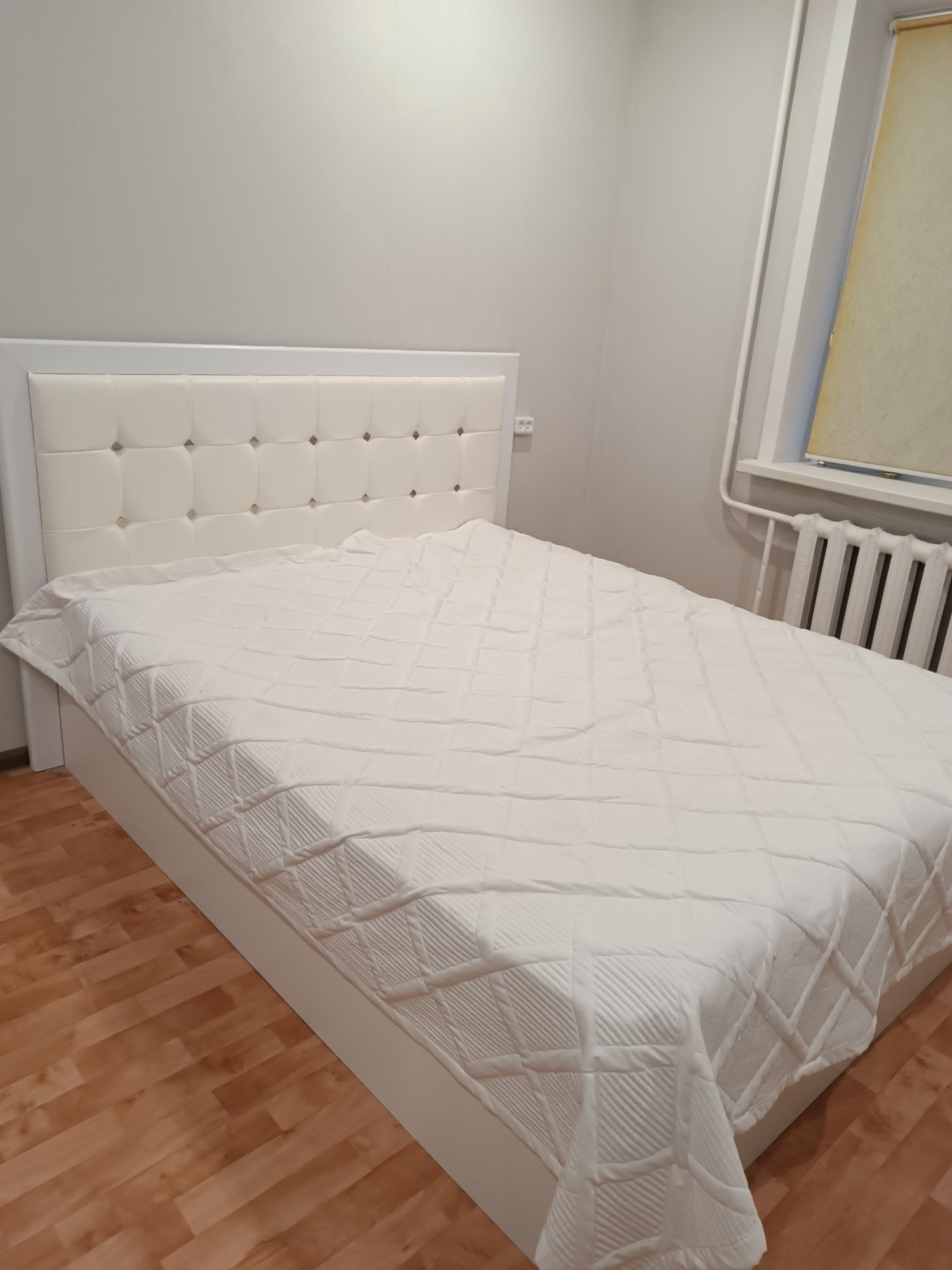 Шкаф для одежды и кровать