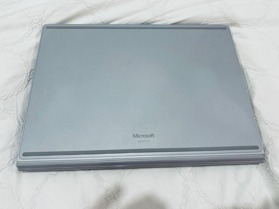 Microsoft Surface Book 2-13”, un laptop premium 2-in-1