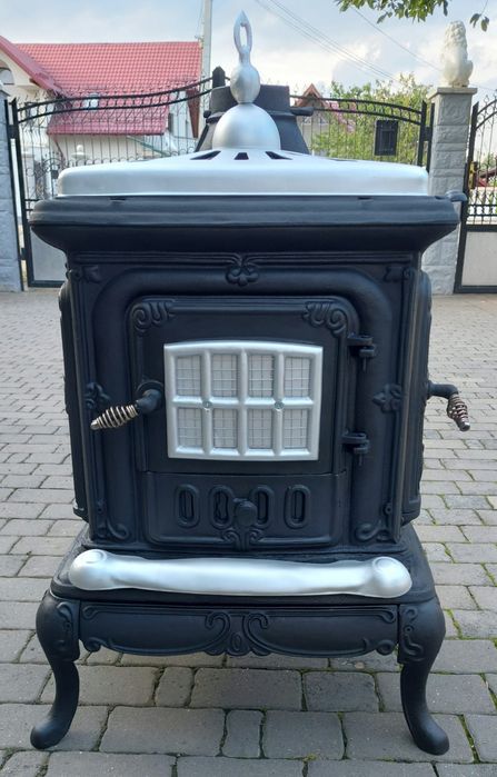 Soba pe lemn din fonta, design antic, impecabilă!