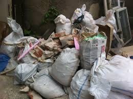 Debarasi curti garajuri pivnite