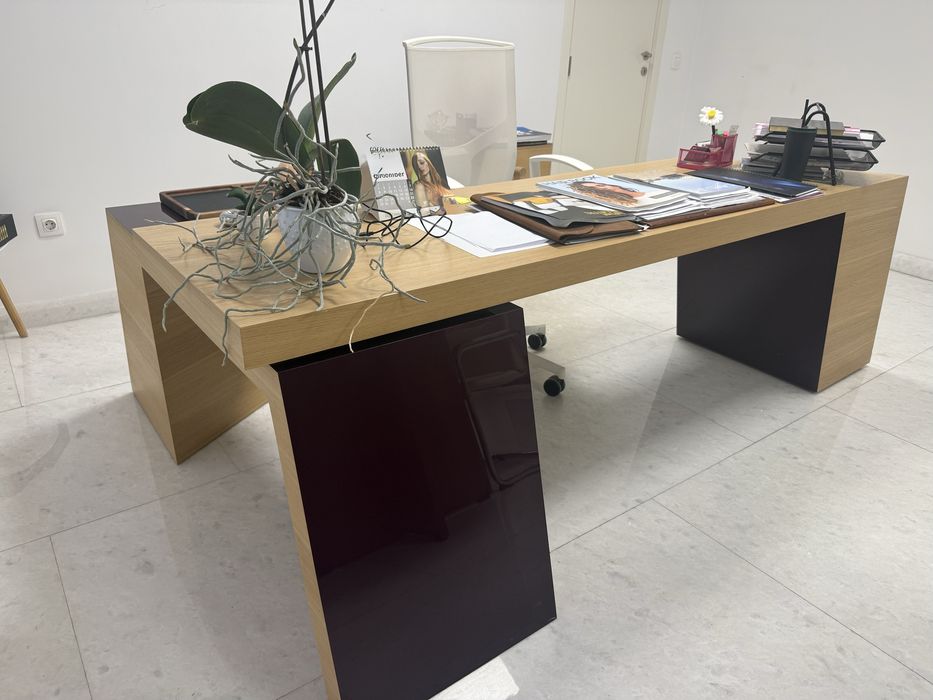 Бюро от масив със сгъваем плот и много екстри плюс шкафче