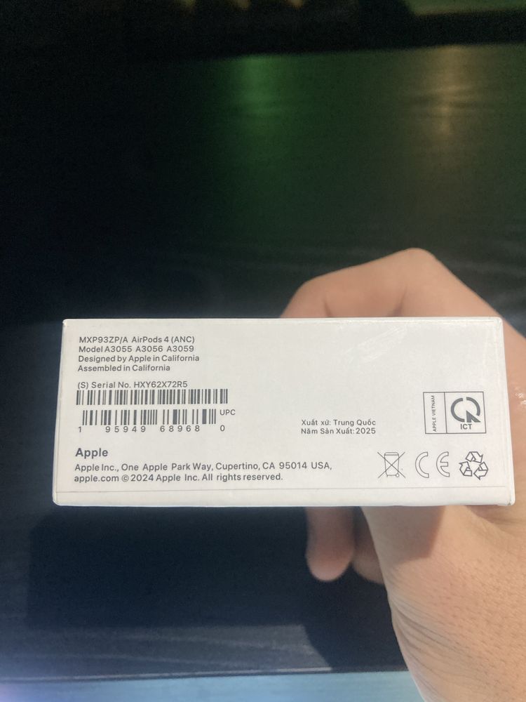 AirPods 4 продаю наушники