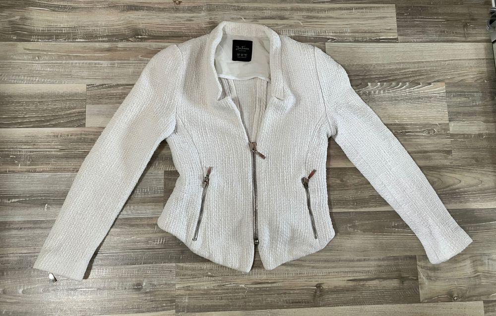 Сака и яке на Avin, Alessa  и други