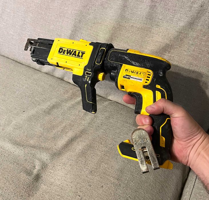 Surubelnita DeWalt DCF620 XR 18V cu magazie DCF6202, functionala