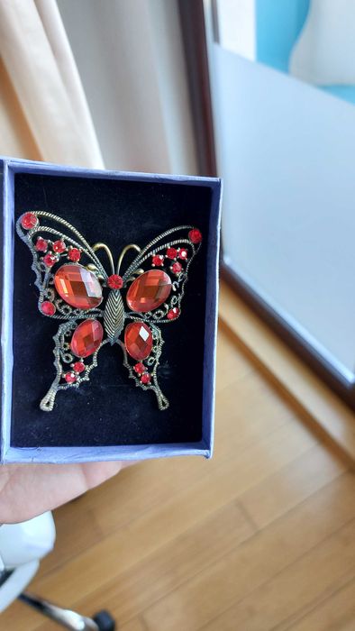 Vand brosa dama fluture