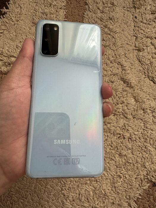 Samsung S20+ экран разбился, продам на запчасти.