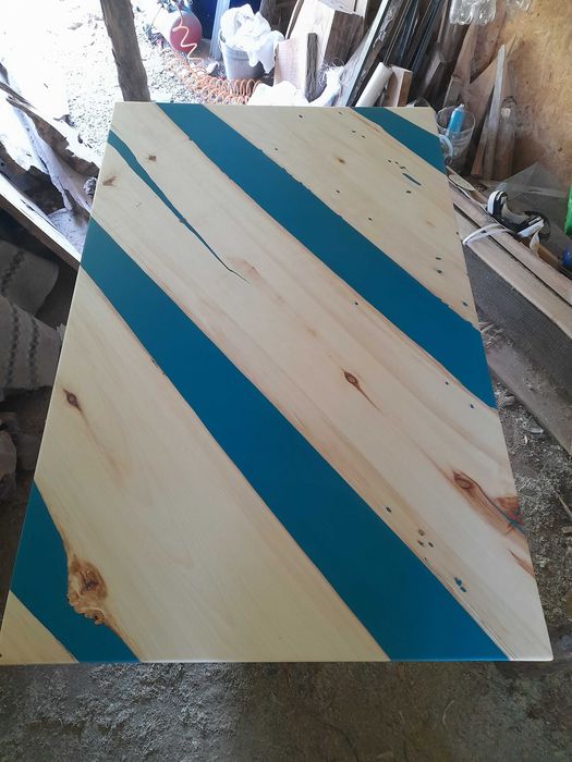 Дизайнерски маси и плотове от масив и епоксидна смола