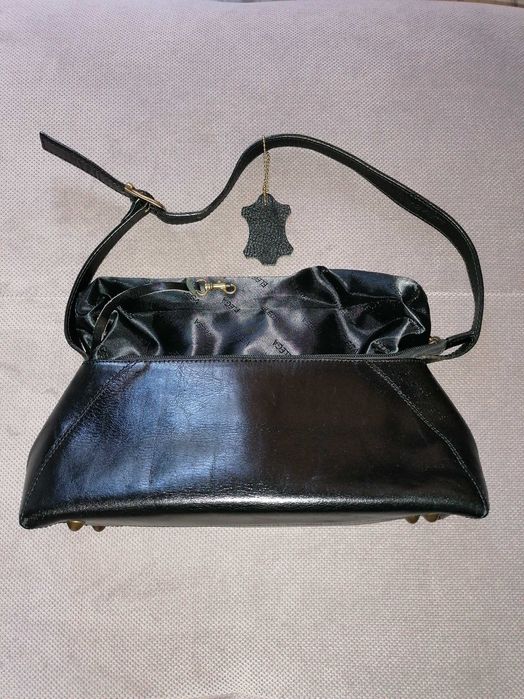 Дамска чанта естествена кожа.