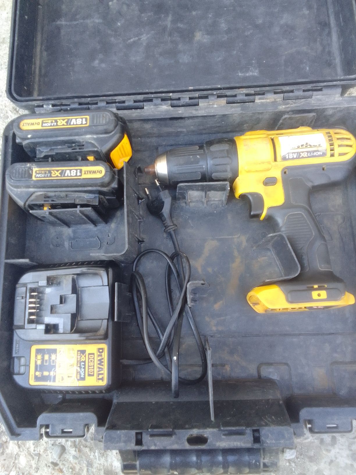 Vând auto filetanta dewalt 771 . 18v