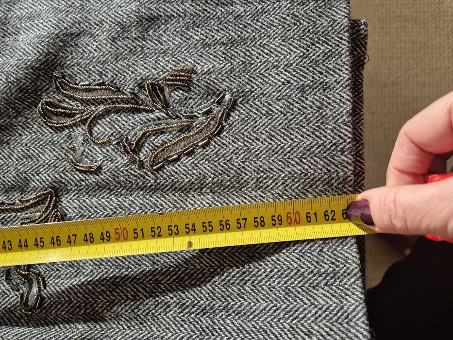 Fusta cu lână, captusita cu acetat,pozele nu i fac cinste .