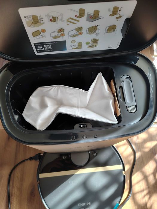 Робот прахосмукачка Philips XU71100/01 автоматична изпразваща станция