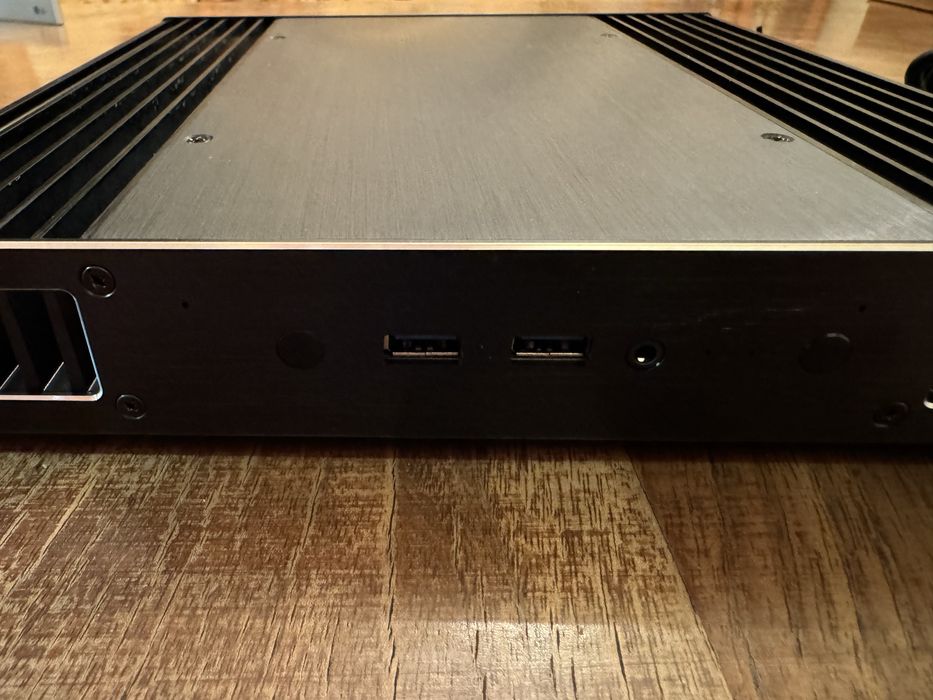 Vând Intel NUC8, i5, Windows, macOS, răcire pasivă