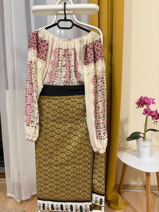 Vand costume populare vechi