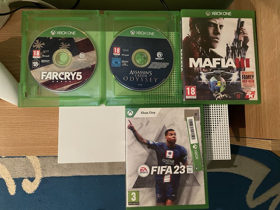 Xbox one s memorie 1 tb o maneta 4 jocurii