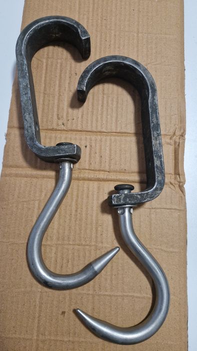 Cârlige pentru carcasă