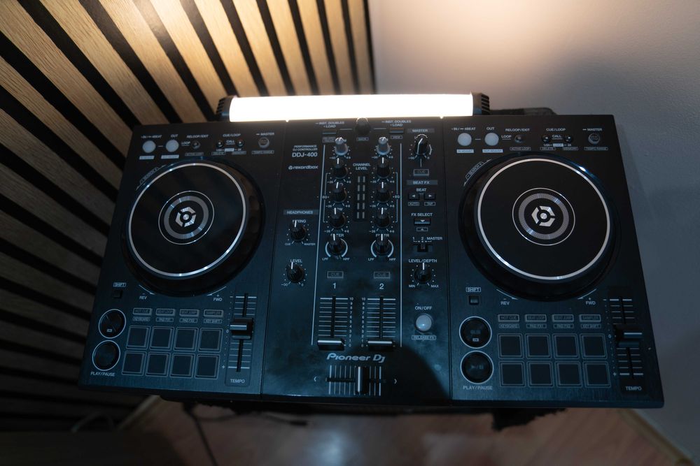 Pioneer DJ. DDJ-400