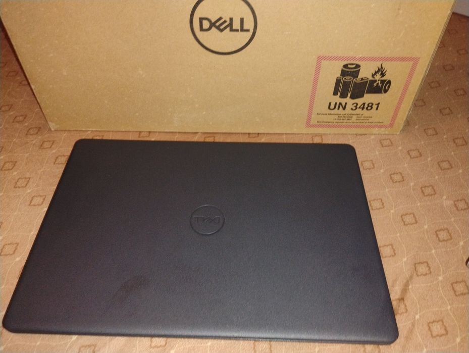 Laptop dell i3 ,8 GB ddr4,256 GB ssd placa intel uhd