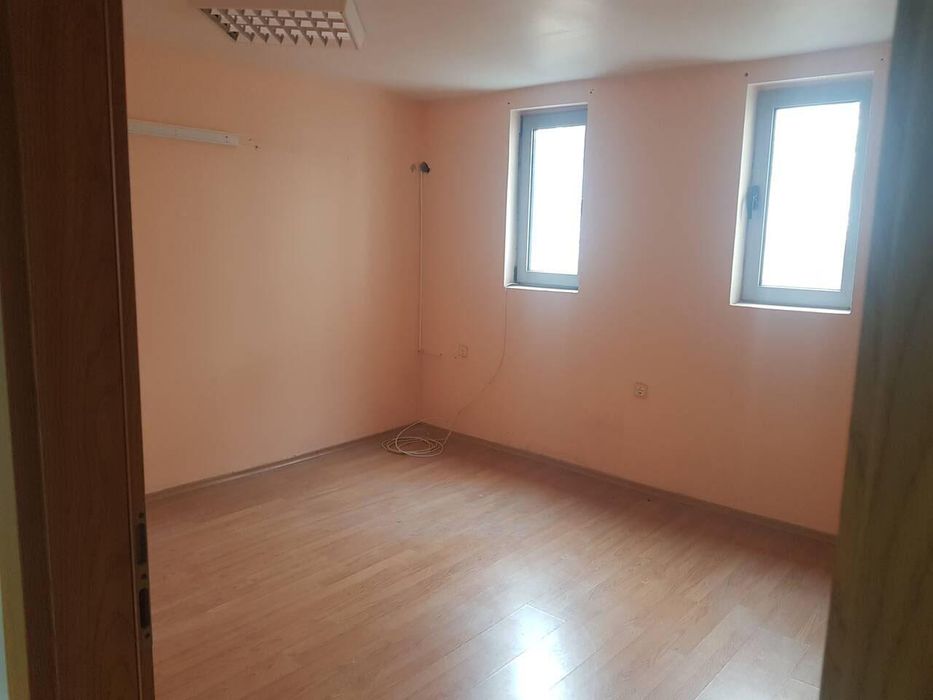 Дава се под наем Офис в Бургас, Център - 24 кв.м за 127.5 € - Снимка #1