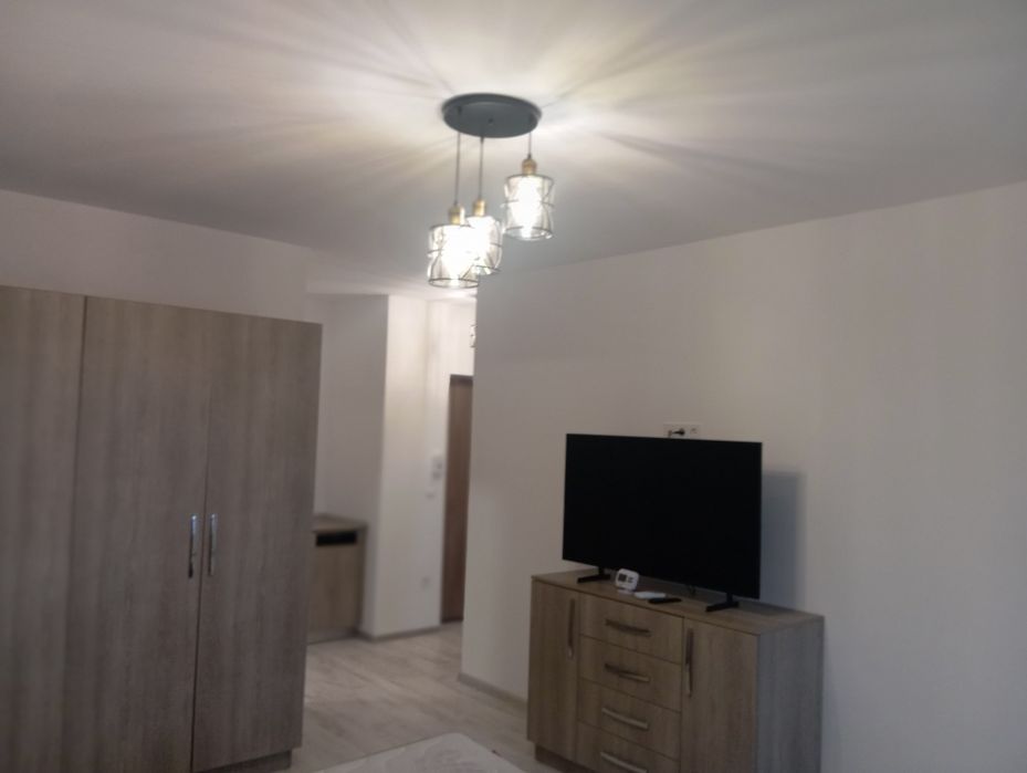 Închiriez garsonieră pe termen lung