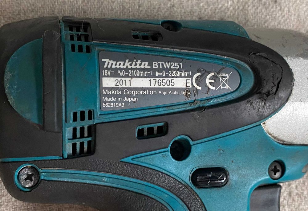 Masina insurubat impact Makita DTW251 18V patrat 1/2 inch 230 Nm corp
