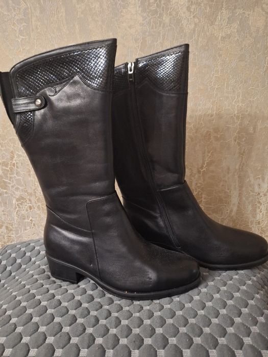 Продам новые зимние сапоги