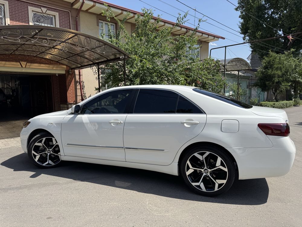 Toyota Camry 40
